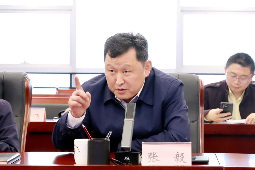 经开区党工委副书记,管委会主任张毅在签约仪式上讲话宁乡市委副书记