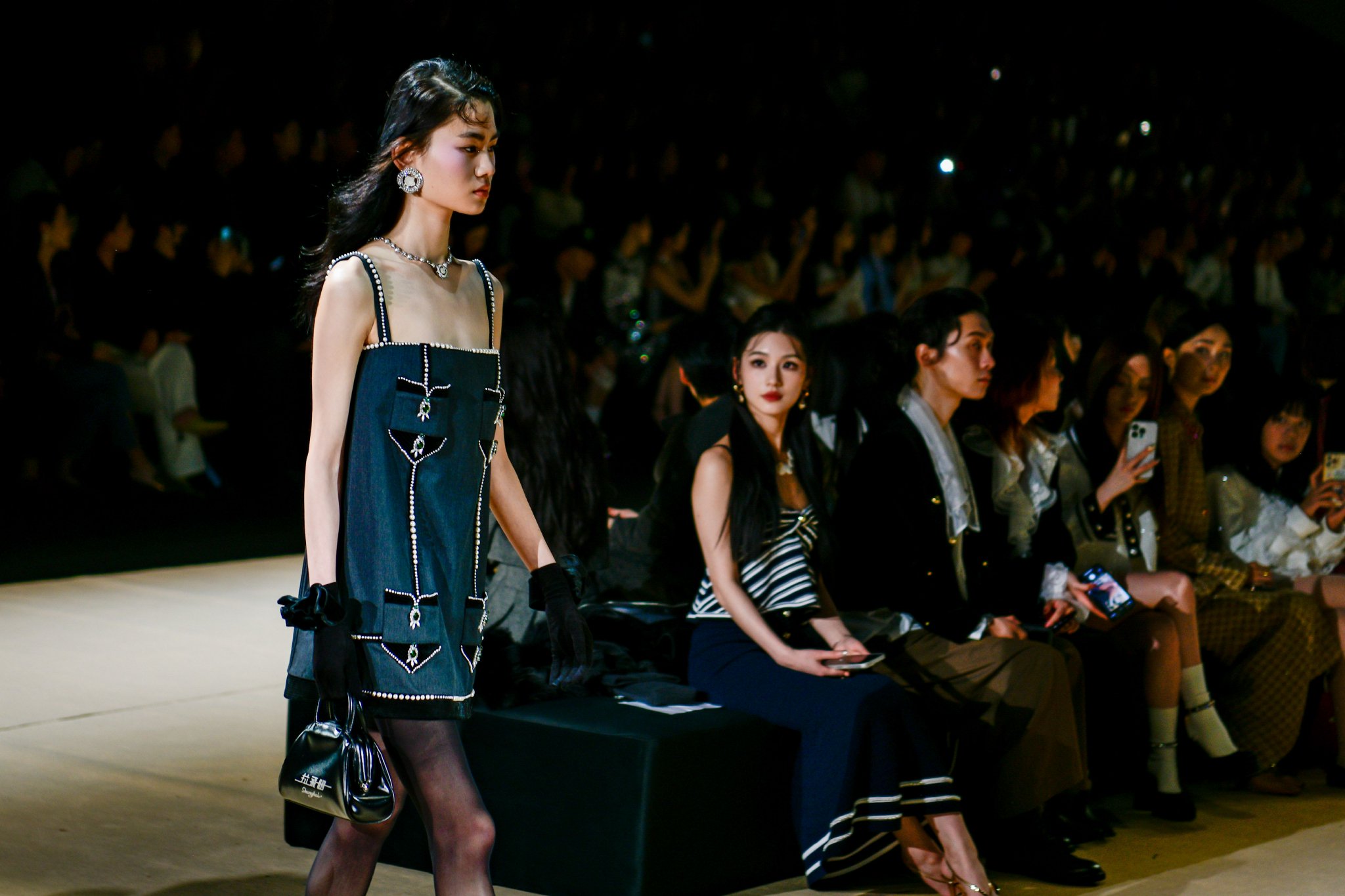 2024秋冬上海时装周正式启幕(视频)