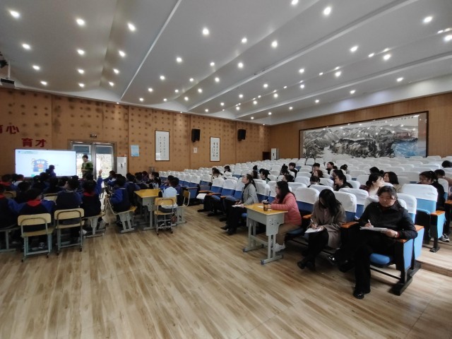 育才学校教育集团主题班会展示活动增强学生安全意识