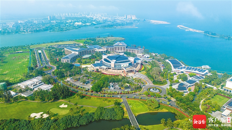 俯瞰海南博鳌东屿岛上的博鳌亚洲论坛国际会议中心.阮琛 摄