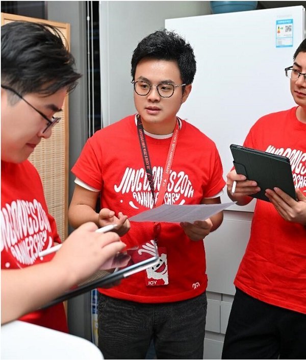 为了打通消费者与烘干机之间的通路,小孟从生活中找到了"灵感".