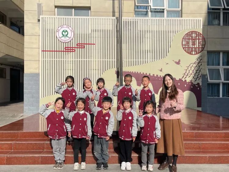 西安市浐灞第十八小学开展我会自己整理书包比赛纪实