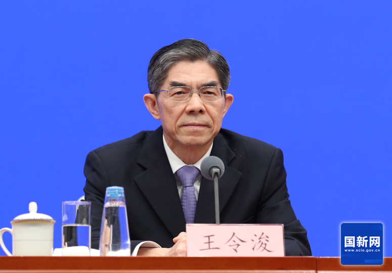 海关总署副署长王令浚表示,今年前两个月,进出口6.