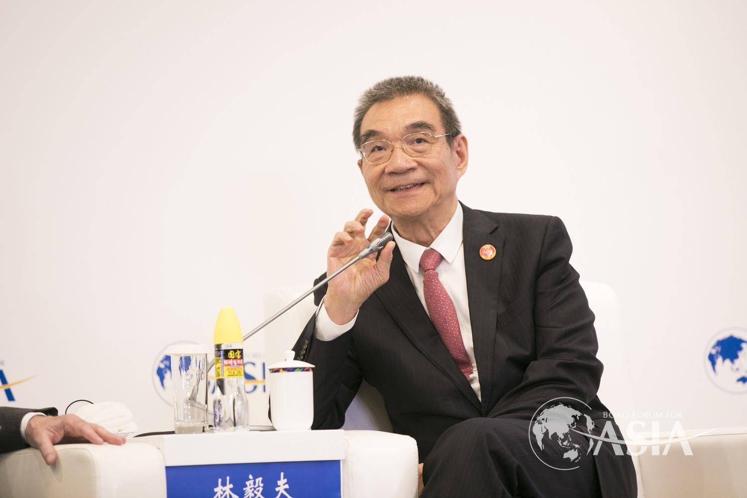 林毅夫:中国是第一大出口国,受世界经济增长慢影响导致产能过剩|林毅