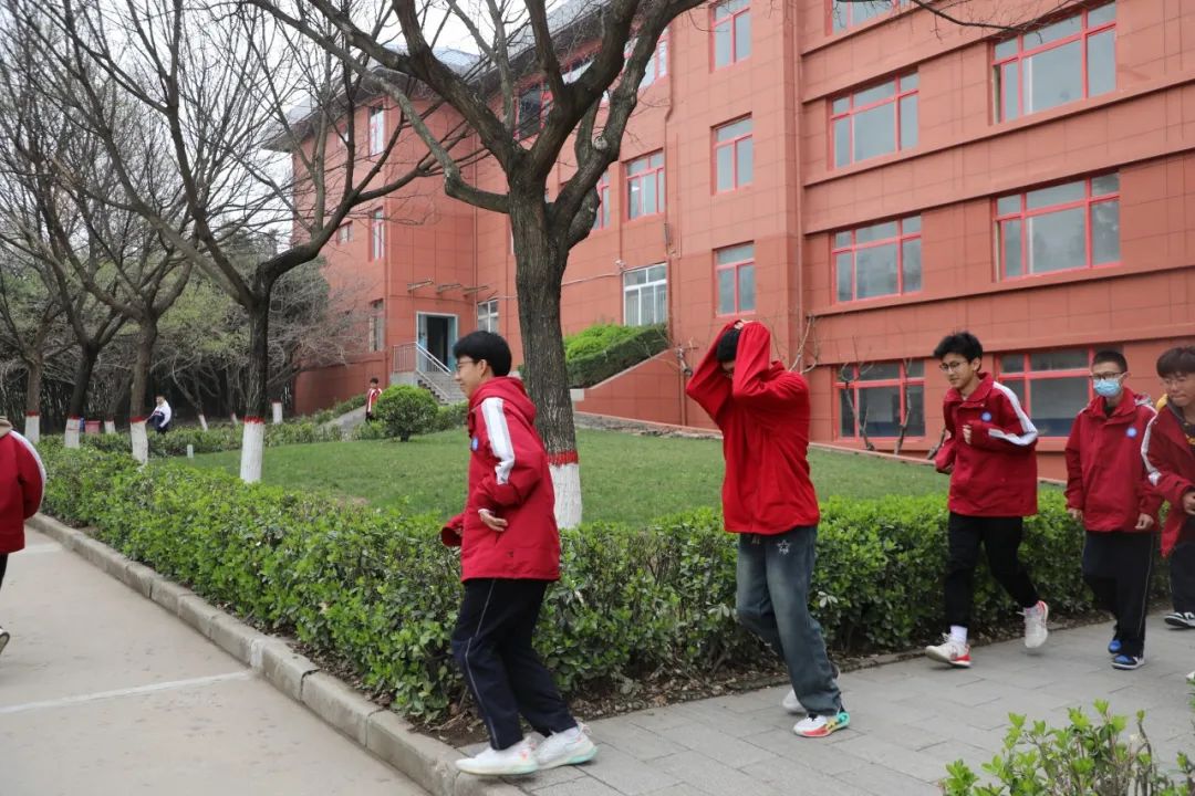 "火"速行动 防范未"燃"——西安思源中学应急疏散演练