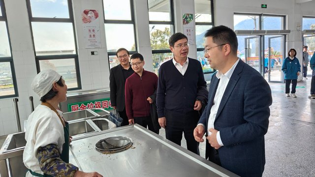 市教育局领导深入到竹山一中检查指导安全工作