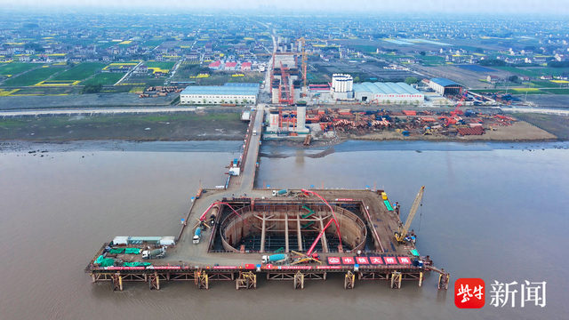 崇启公铁长江大桥两主墩承台首次浇筑完成|上海市_新浪财经_新浪网
