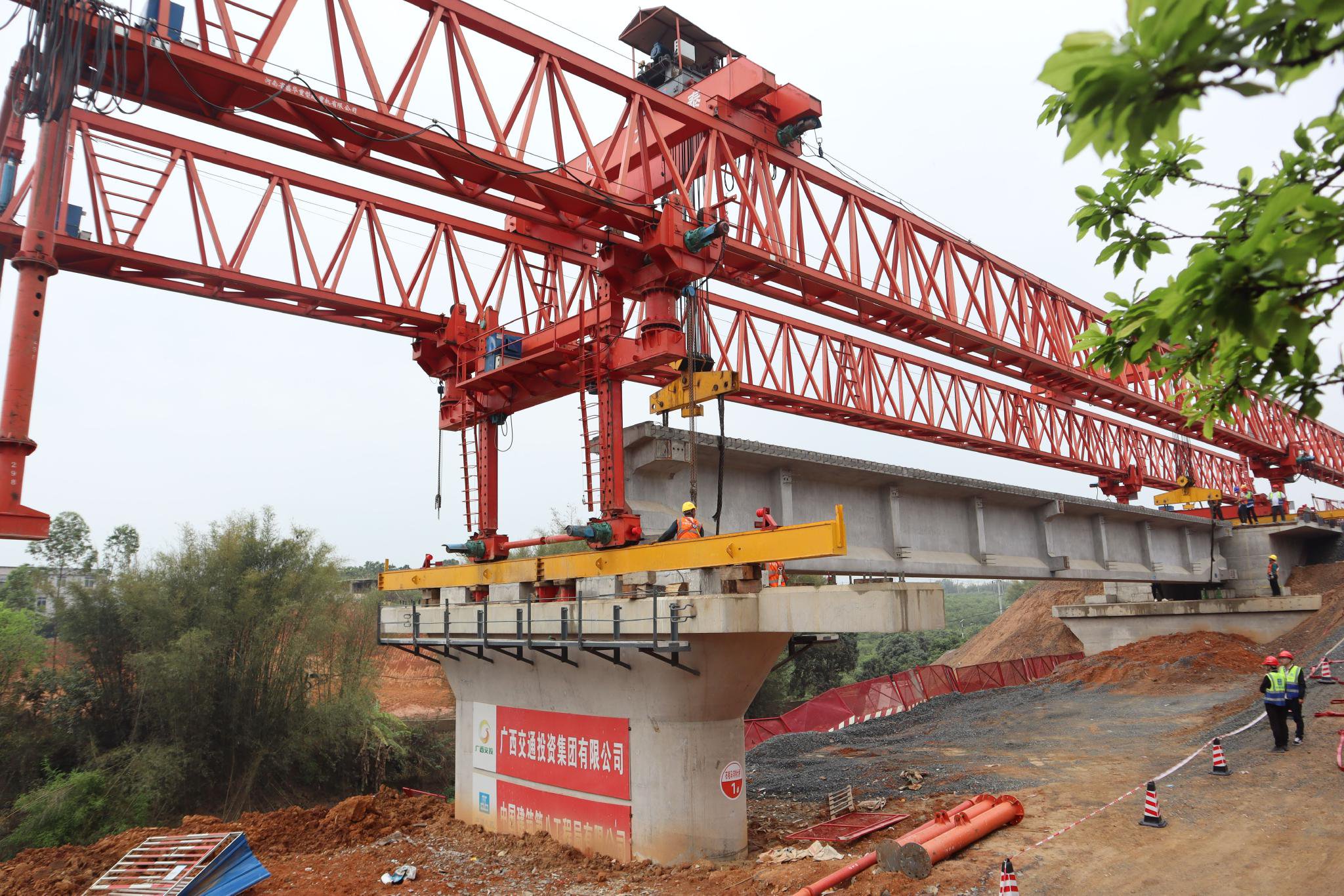 广西柳梧铁路梧州段首片t梁成功架设_新浪财经_新浪网