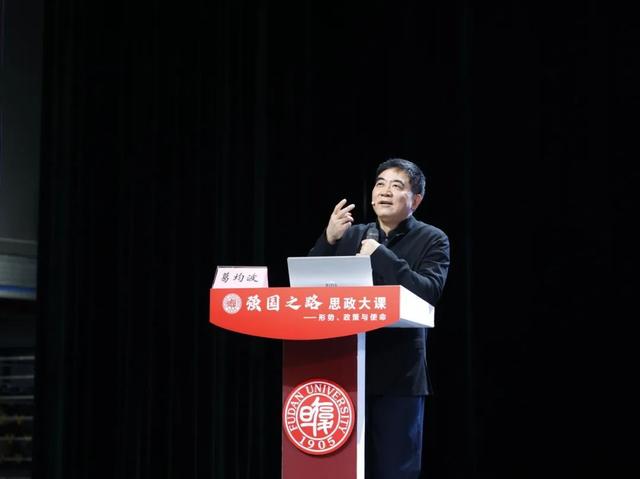 "葛均波认为,除了传承既有知识,救死扶伤外,医生还需要一点"离经叛道"