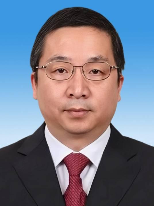 据悉,邓小冬已任上海市宝山区委副书记,区政府党组书记,副区长,代理
