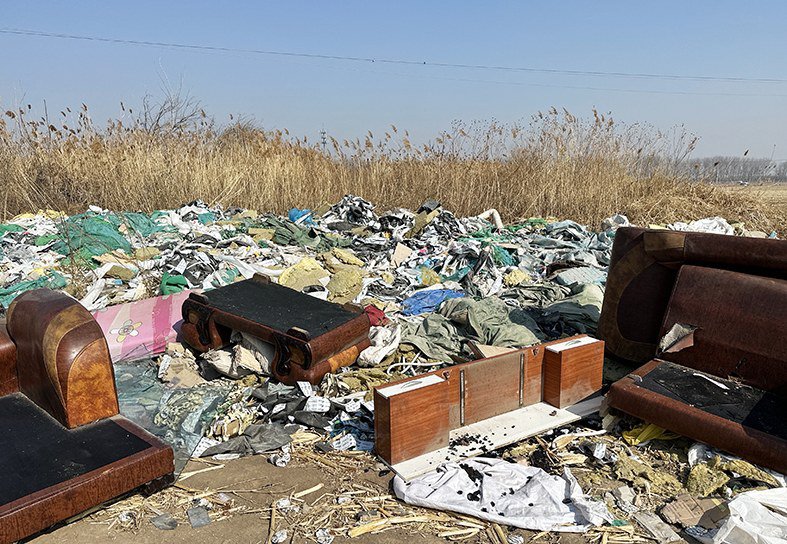 渣土堆放点复发点位永顺镇富河大街物资学院地铁站天赐良缘宾馆旁-堆