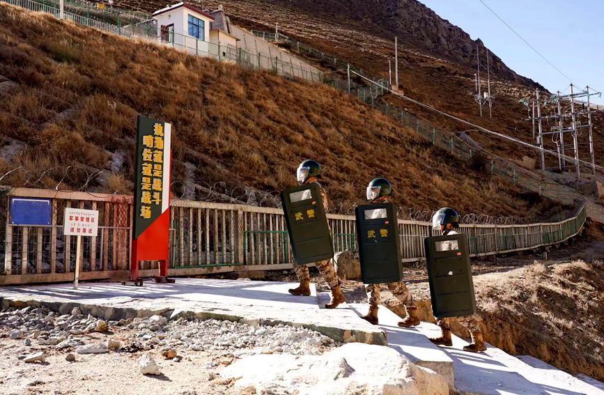 守望天路:守桥护路,高原上有这样一群"护路兵"|铁路_新浪财经_新浪网