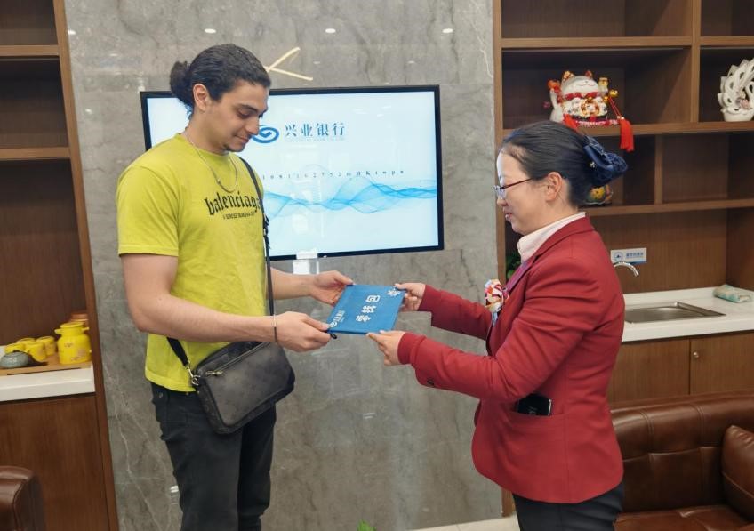 "兴业银行这项服务丝毫不"见外"|兴业银行_新浪财经_新浪网