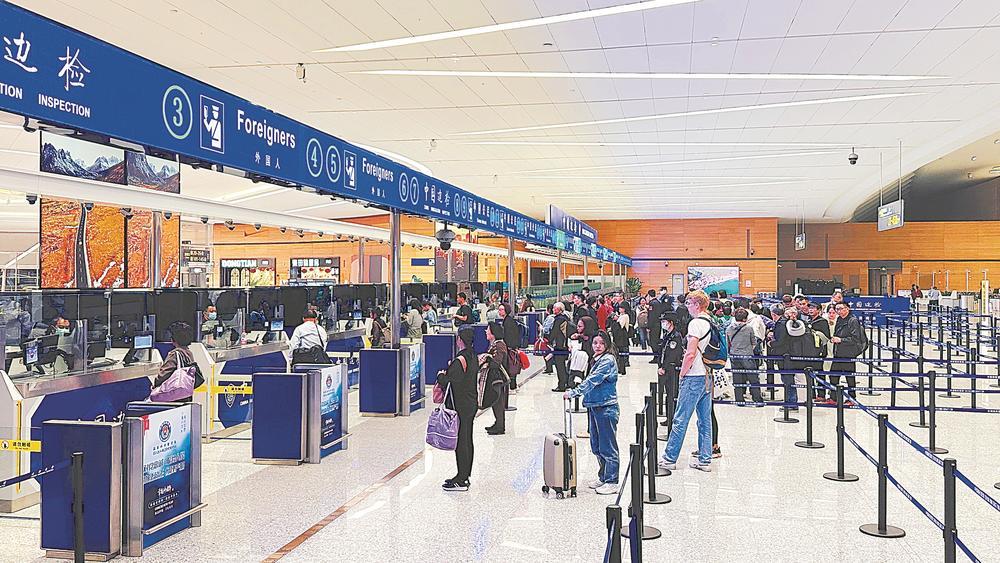 天府国际机场口岸出入境人员,航班流量持续攀升