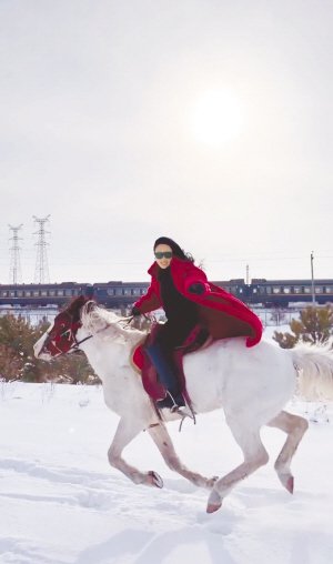 策马奔腾,尽揽冰城四季之美_新浪财经_新浪网