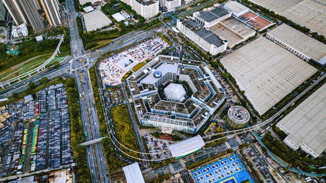 比亚迪全球总部大厦,建筑共有6个立面,被称为"六角大楼".宁杰文/摄