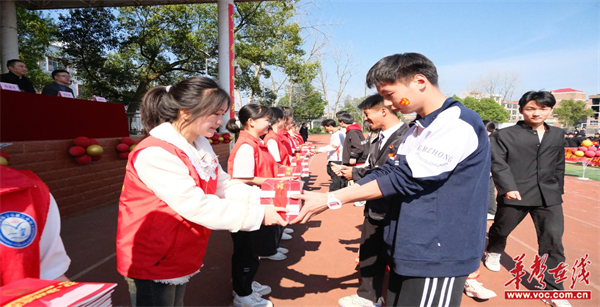 十八而志 筑梦青春 新宁二中举行2024届高三成人礼暨高考冲刺会_新浪