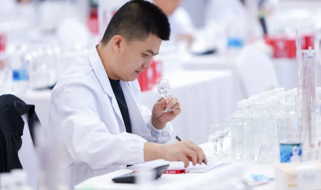 匠心筑梦 | 河套酒业集团王乐荣获 "全国酿酒行业技