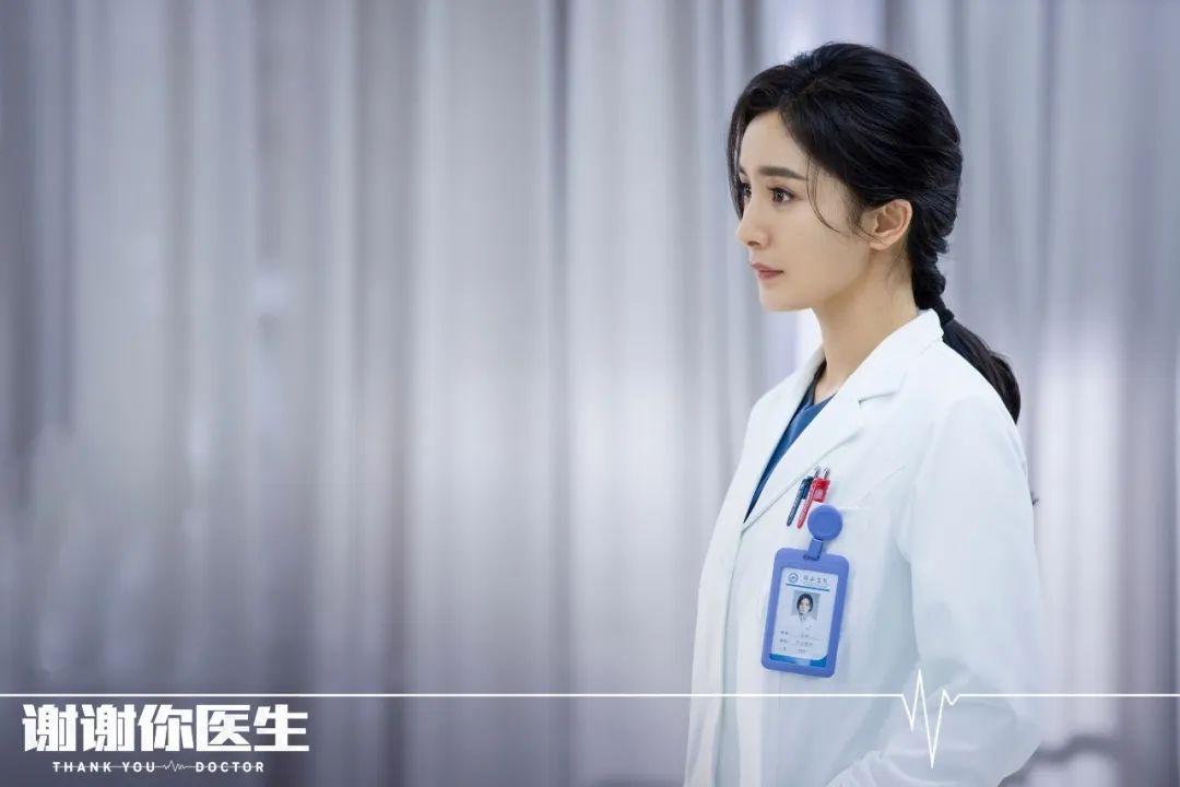 她喜欢杨幂,自称"幂蜂",写了很多她的电视剧同人文.