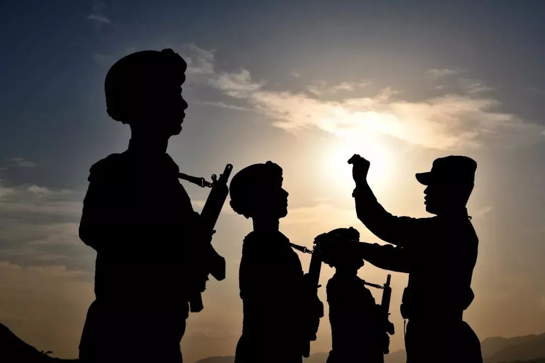 起床号 | 天赋能让一个人闪闪发光,靠更多努力也能|强军战歌_新浪财经