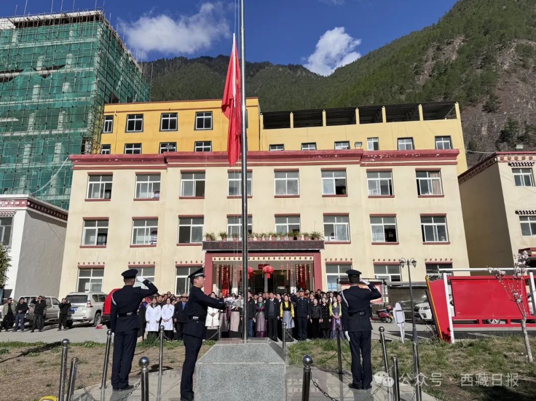 昌都昌都市洛隆县中亦乡中亦村组织举行纪念西藏百万农奴解放65周年升