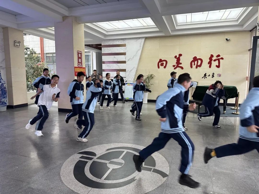 九江七中开展春季火灾疏散逃生演练和消防实操课堂活动|演练_新浪财经