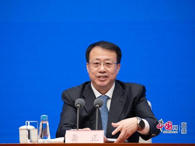 上海市市长:加快打造电子信息,生命健康,汽车,高端装备4个万亿级产业