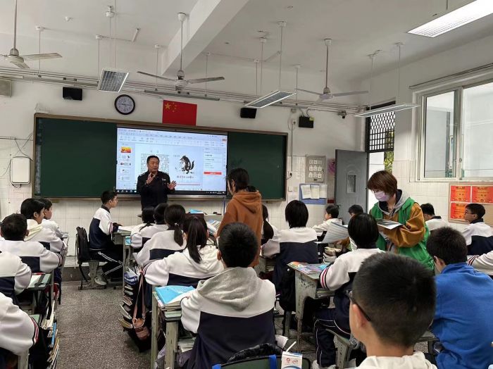 广汉市雒城街道禁毒宣传进校园护航少年助成长