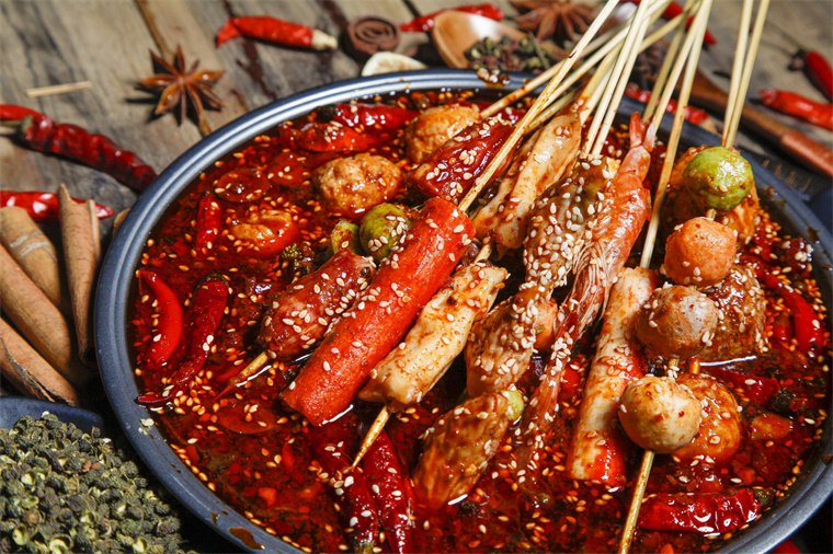 副业搞代购天水麻辣烫月入10万,赚麻了【附餐饮小吃行业现状分析】