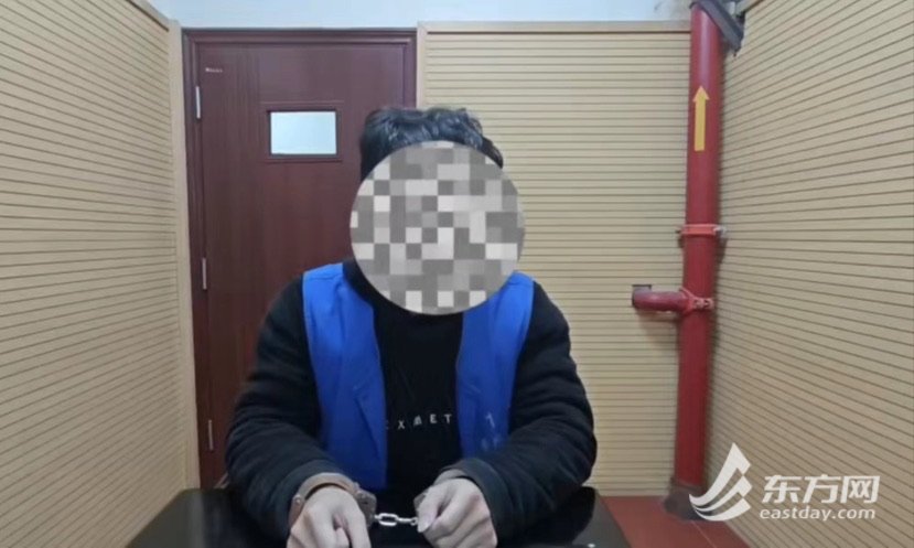 犯罪嫌疑人接受审讯照片
