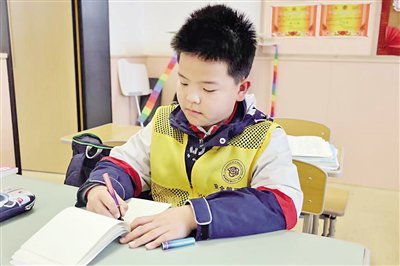 西安高新区第三十一小学"小小安全员"上岗啦_新浪财经_新浪网