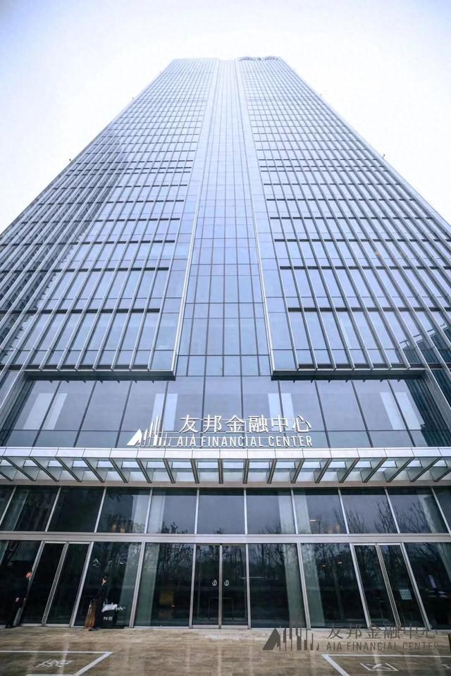 重点企业集中签约友邦金融中心正式投入运营