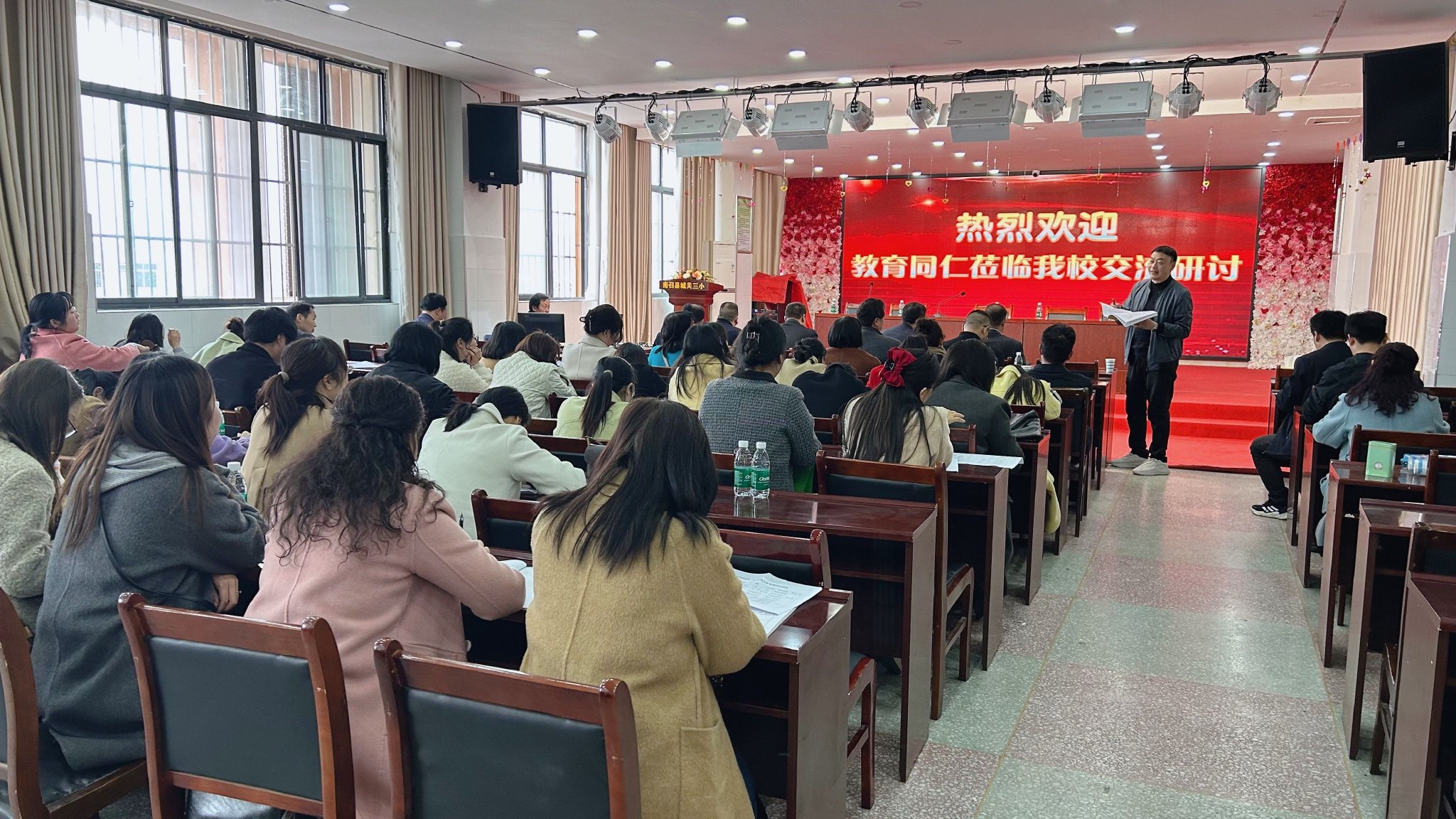 南召县城关三小:聚焦课堂深研讨 交流互鉴共提升