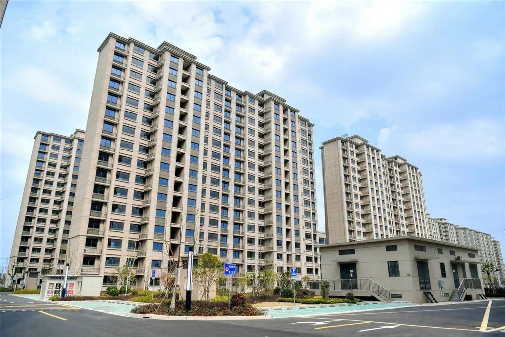 虹桥莲花景苑,虹桥玉兰馨苑,虹桥紫荆雅苑是刚建成的动迁安置房小区.