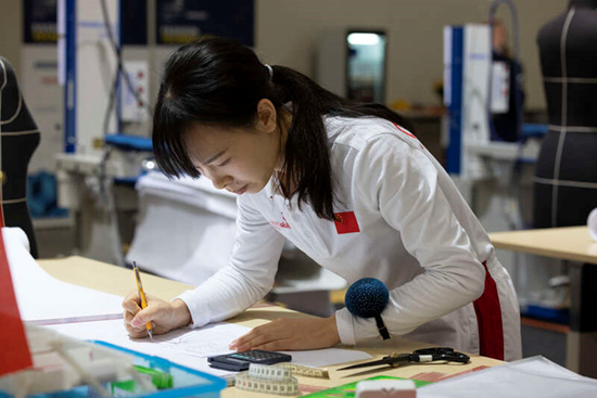 这两年,他抢抓国家推动竹产业创新发展政策机遇和"以竹代塑"的市场