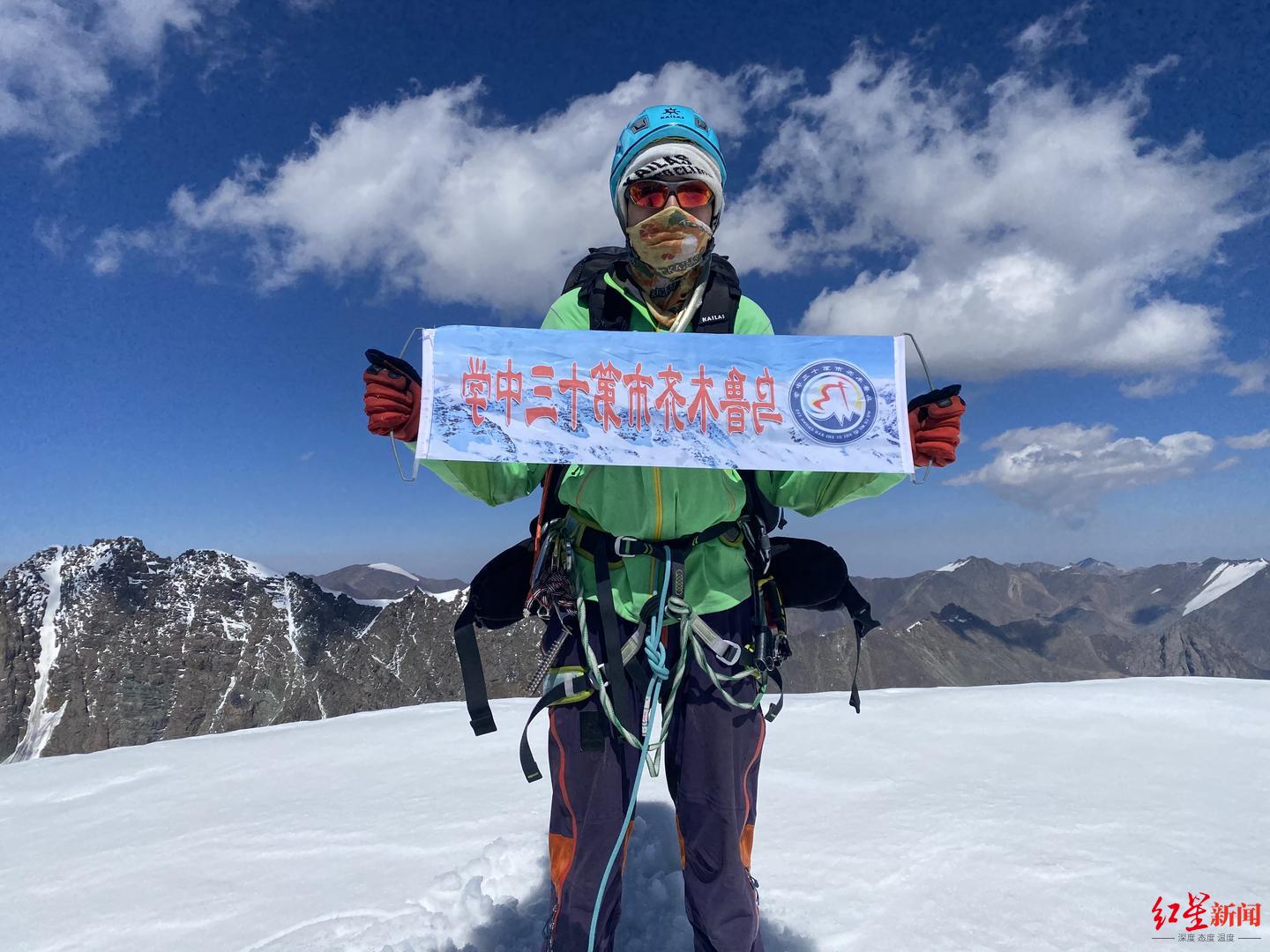 艾力库提·地里夏提在博格达峰高山技能班"一步一步积累经验,在攀登