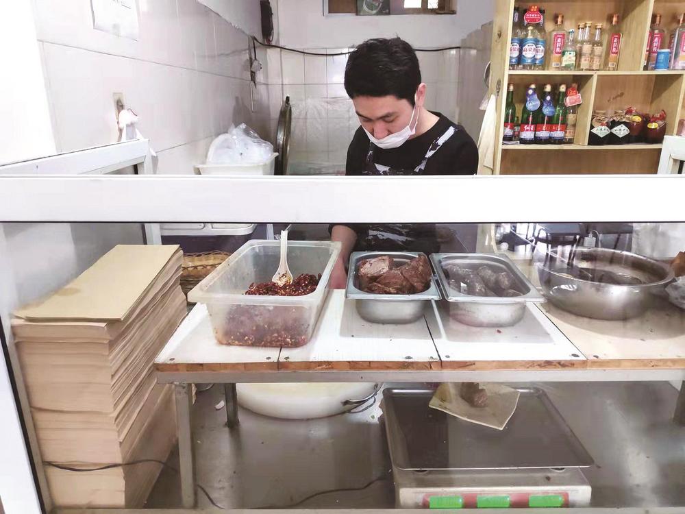 夫妻卷饼店:"卷"出平淡小日子_新浪财经_新浪网