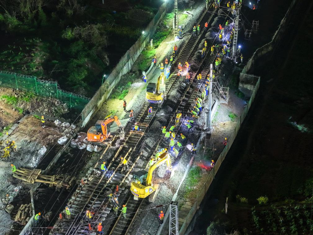 渝昆高铁是我国"八纵八横"高速铁路主通道之一"京昆通道"的重要组成