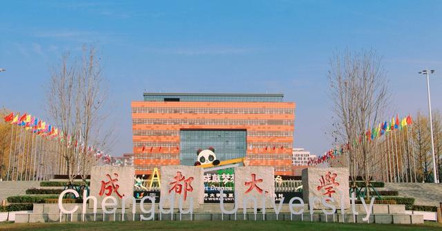 新华社发河湖环绕的成都大学不仅有春花秋实 夏绿冬香的四时美景更有"