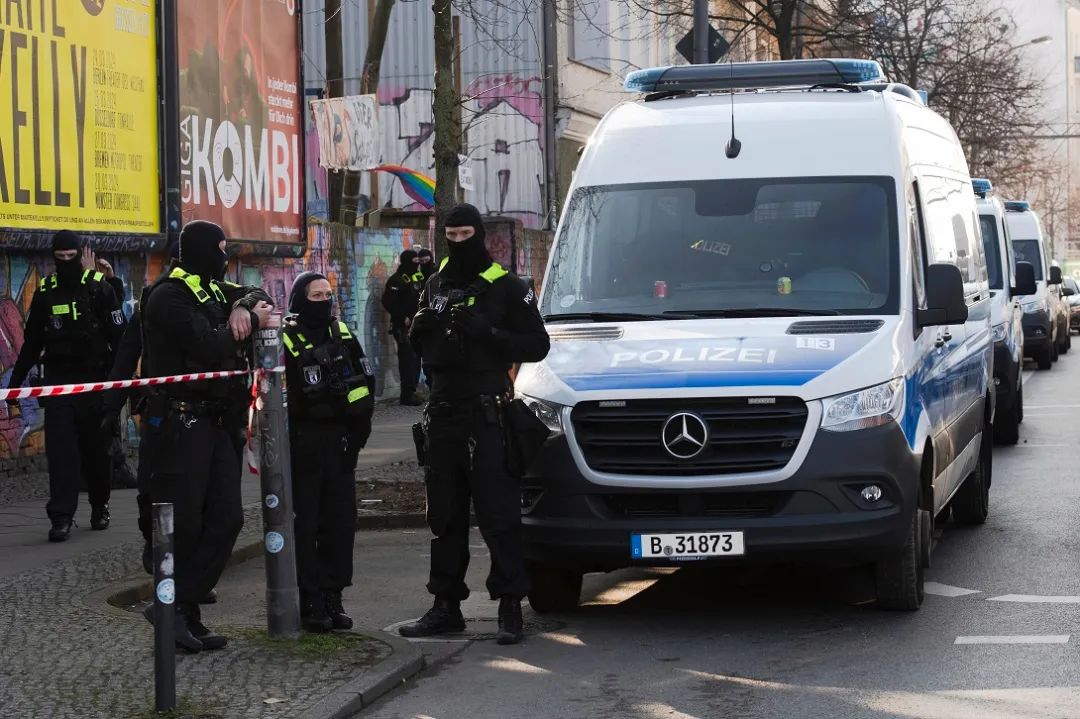 ▲3月3日，德国警察在柏林街头执勤。（德新社）