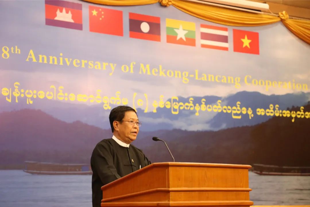 招待会上进行了澜湄六国传统歌舞表演.