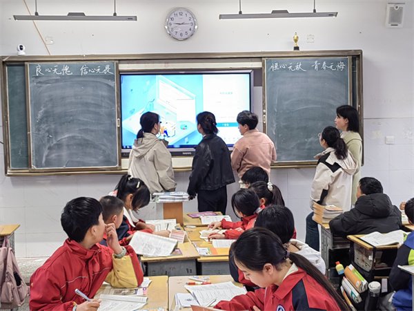 郧西县马安中学开展ai英语听说课堂教学培训活动