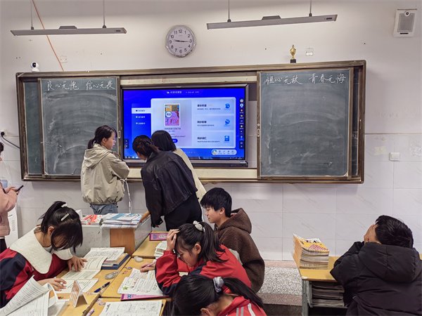 郧西县马安中学开展ai英语听说课堂教学培训活动