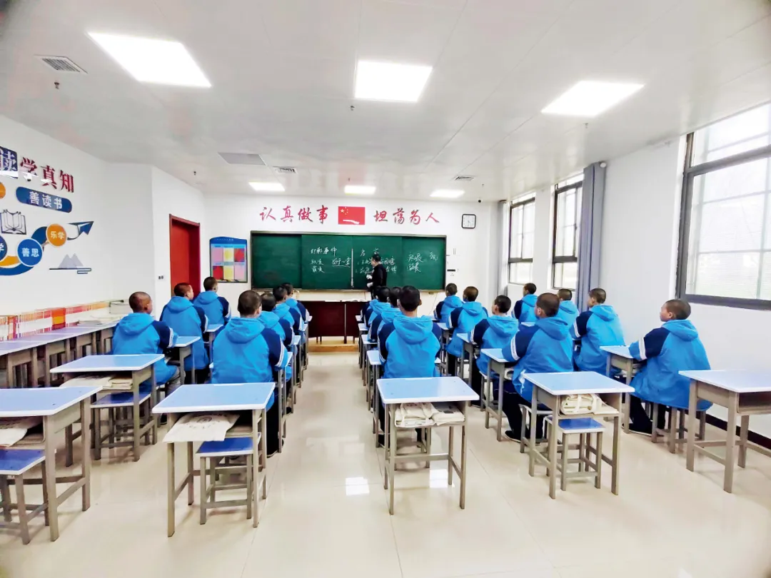 北方某县级市一所专门学校，学生正在上课。摄影/本刊记者 周群峰