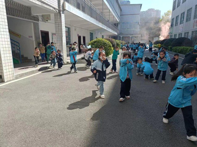 湘钢二校:消防安全演练增强师生安全意识_新浪财经_新浪网