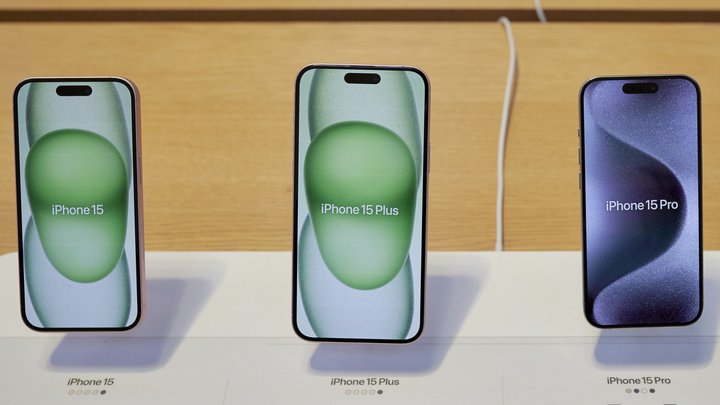▲ 京东方初期生产的 iPhone 15 屏幕在「灵动岛」位置出现漏光问题