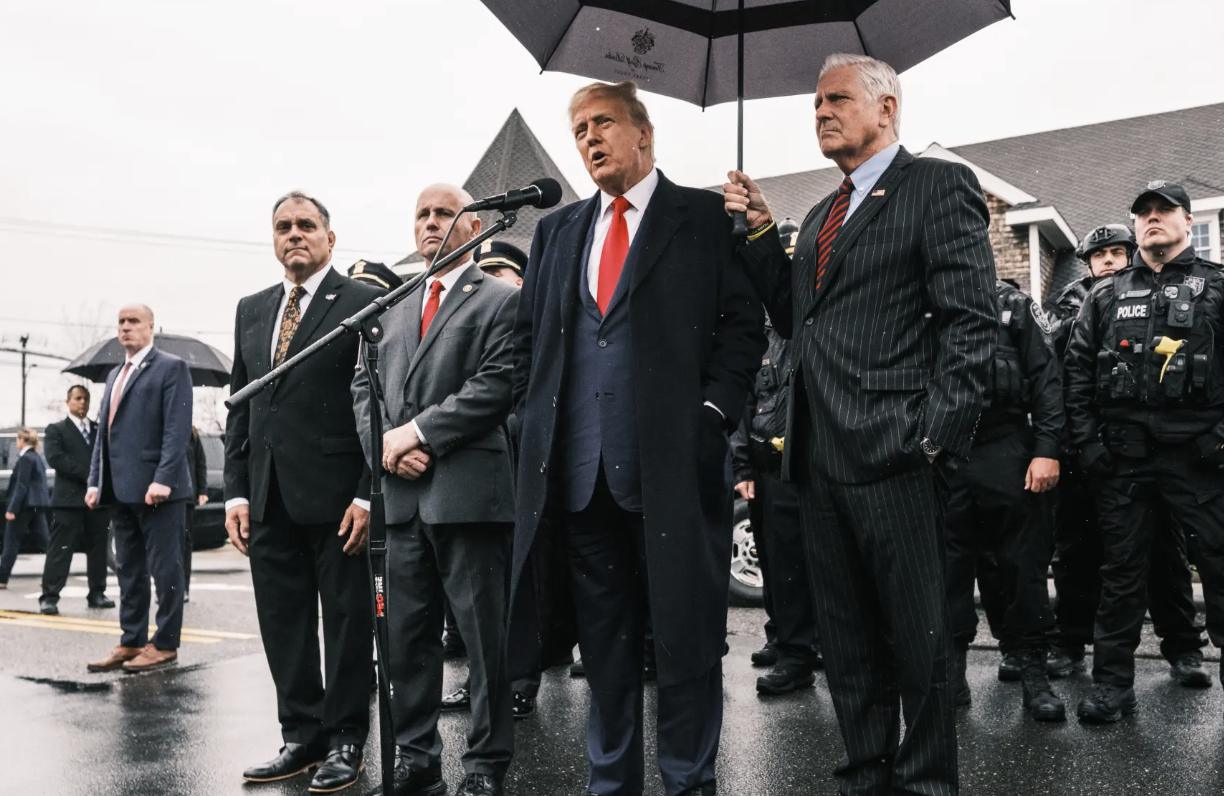 精英筹款vs亲民悼念:拜登与特朗普同日现身纽约,激烈"金钱竞赛"大幕