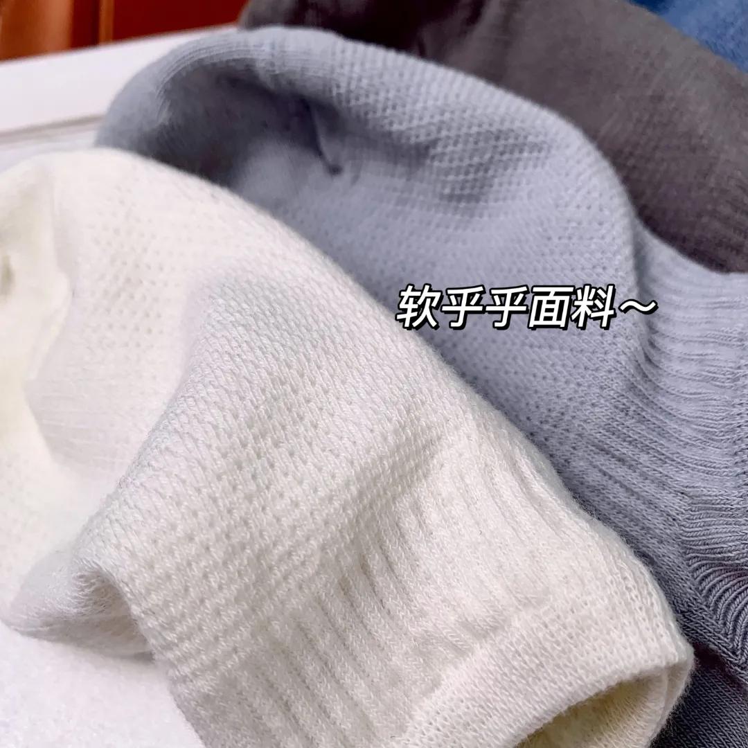 瞅瞅这袜子的柔软度:结合昂贵机器编织的网眼,清爽透气性max!