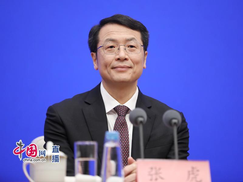 对于如何进一步优化营商环境,广东省委常委,常务副省长张虎则介绍