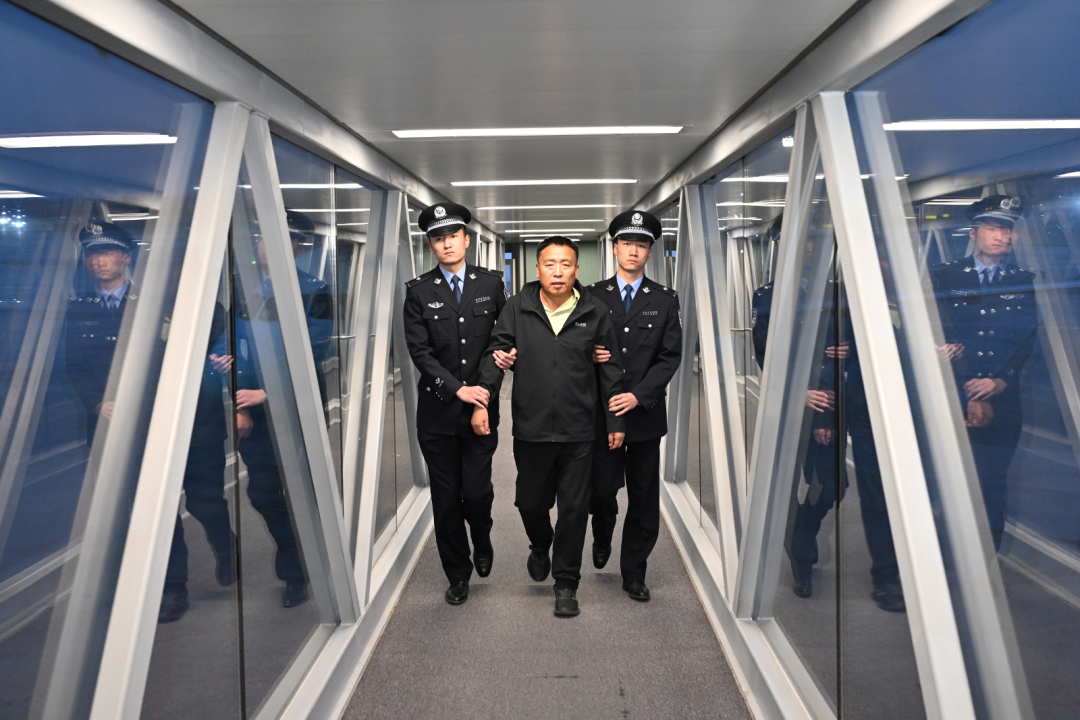 职务违警嫌疑东谈主郭柏春被遣返归国
